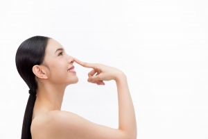 La rhinoplastie médicale à Colmar